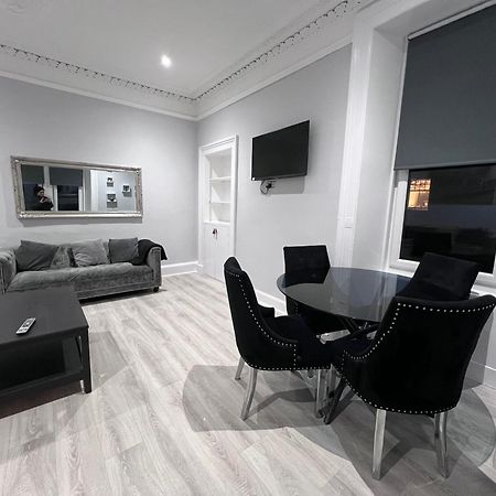 Lovely 4 Bedroom 2Nd Floor Walk Up Apartment Единбург Екстериор снимка
