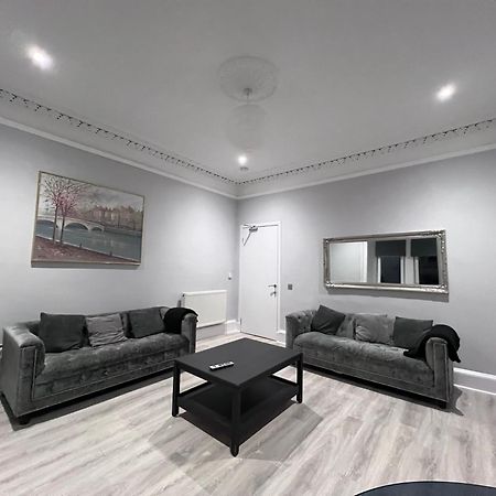 Lovely 4 Bedroom 2Nd Floor Walk Up Apartment Единбург Екстериор снимка